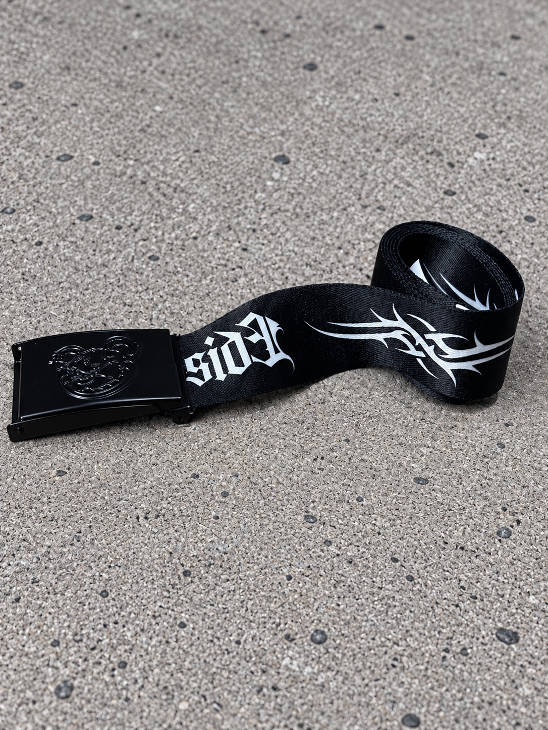 Cinto preto streetwear com estampa branca